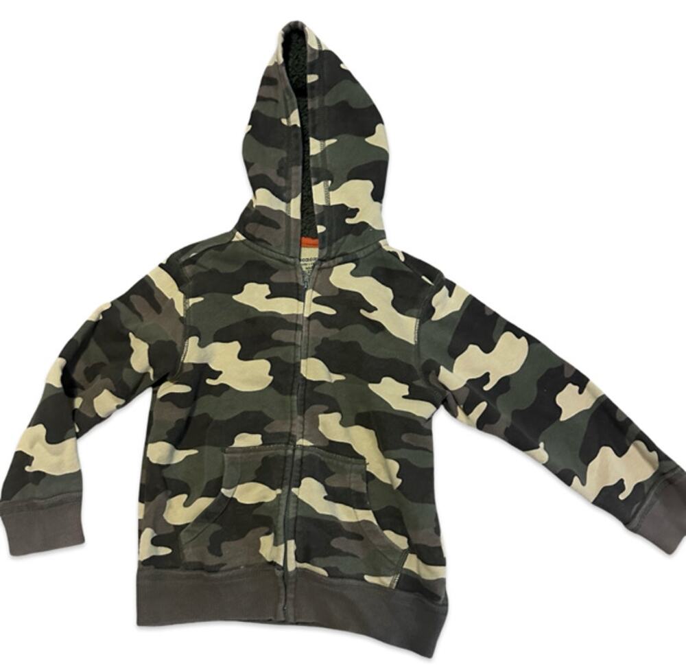 Sonoma boys’ camouflage full-zip hoodie in Size M (5/6).